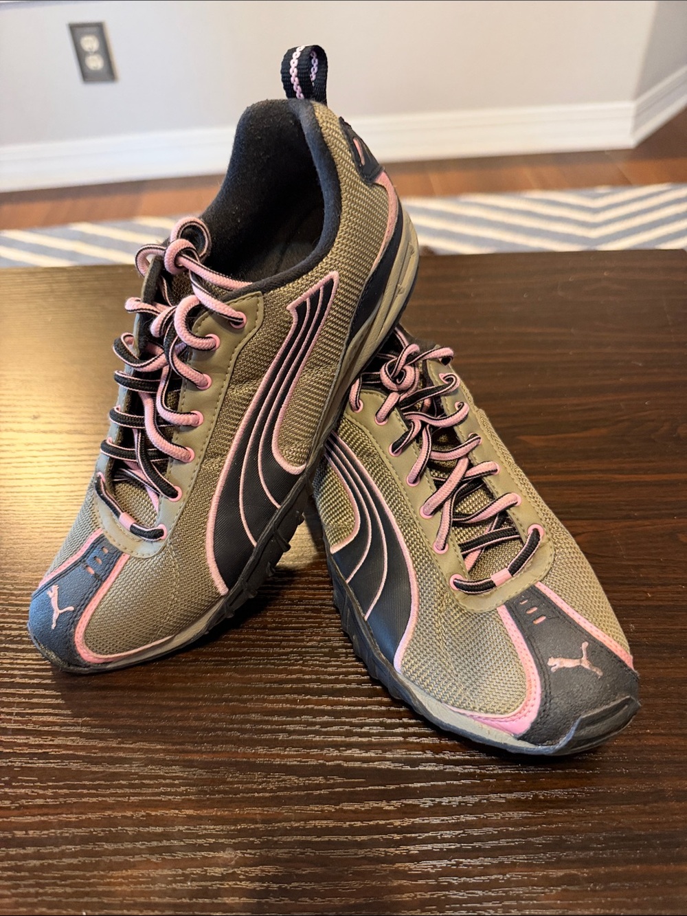 Puma Women's Olive Green and Pink Lightweight Athletic Sneakers